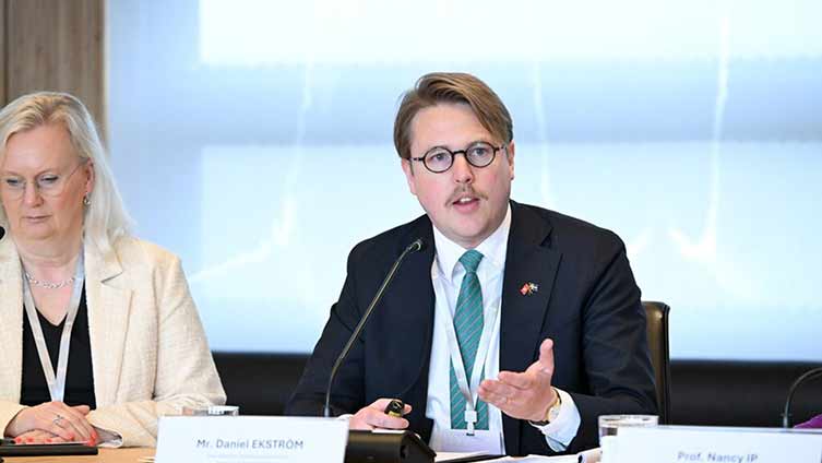 Daniel Ekstr&ouml;m presenterar det svenska innovationssystemet vid Hong Kong University of Science and Technology.